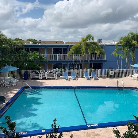 Rodeway Inn & Suites Fort Lauderdale Airport & Cruise Port Dania Beach Exterior photo