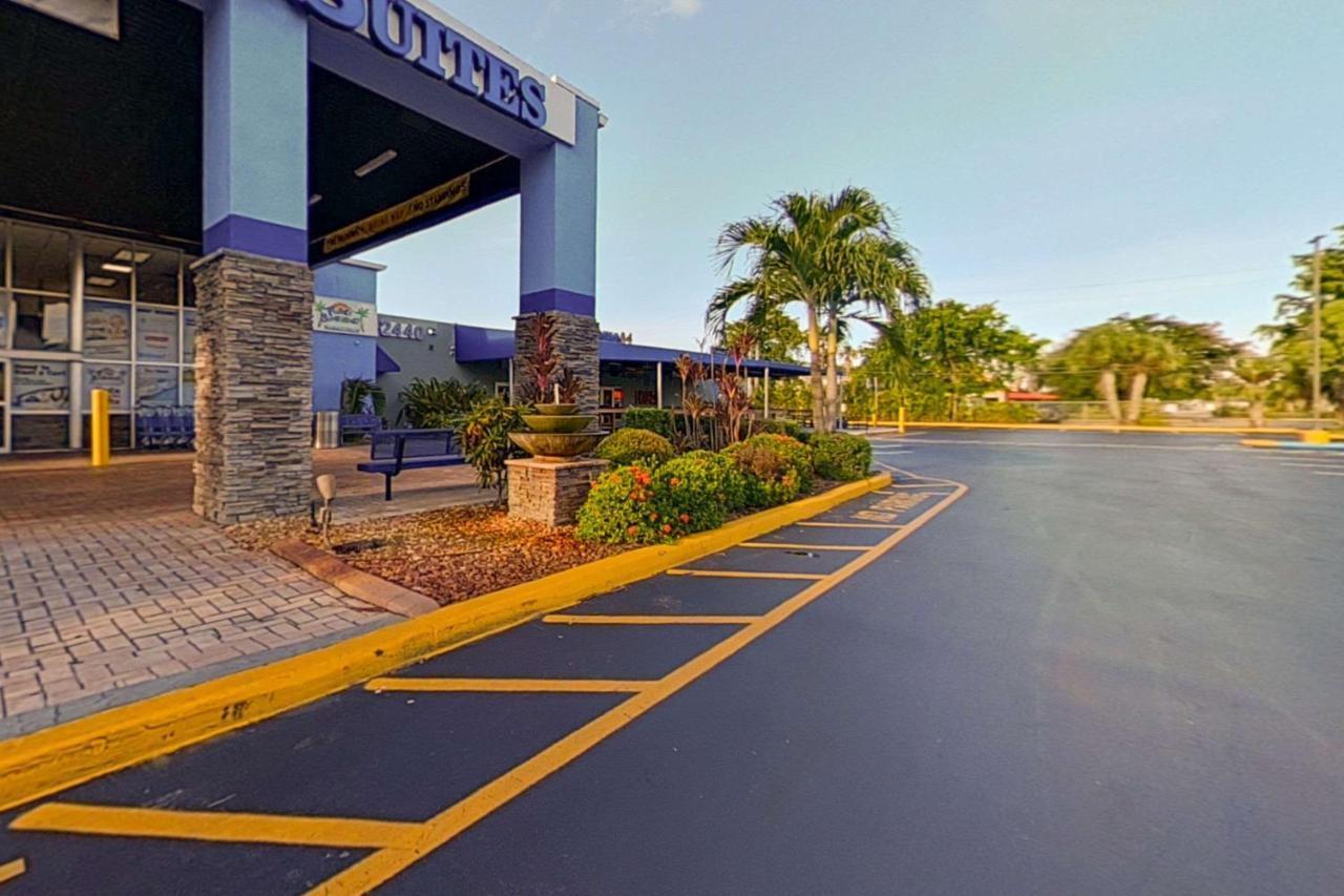 Rodeway Inn & Suites Fort Lauderdale Airport & Cruise Port Dania Beach Exterior photo