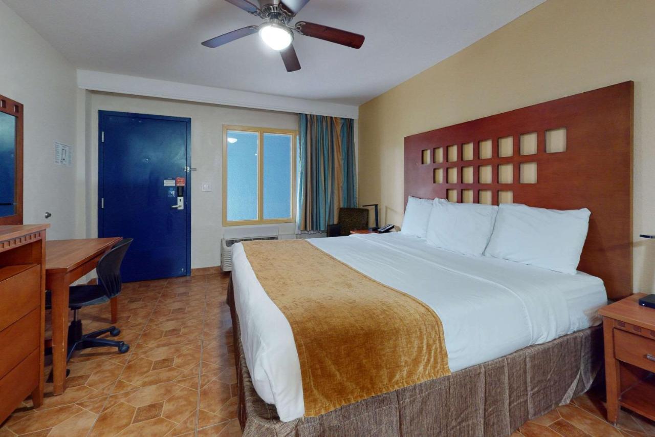 Rodeway Inn & Suites Fort Lauderdale Airport & Cruise Port Dania Beach Exterior photo