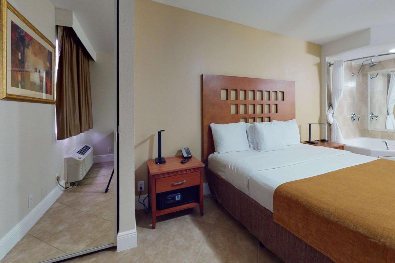Rodeway Inn & Suites Fort Lauderdale Airport & Cruise Port Dania Beach Exterior photo