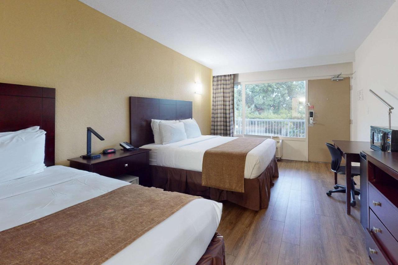 Rodeway Inn & Suites Fort Lauderdale Airport & Cruise Port Dania Beach Exterior photo