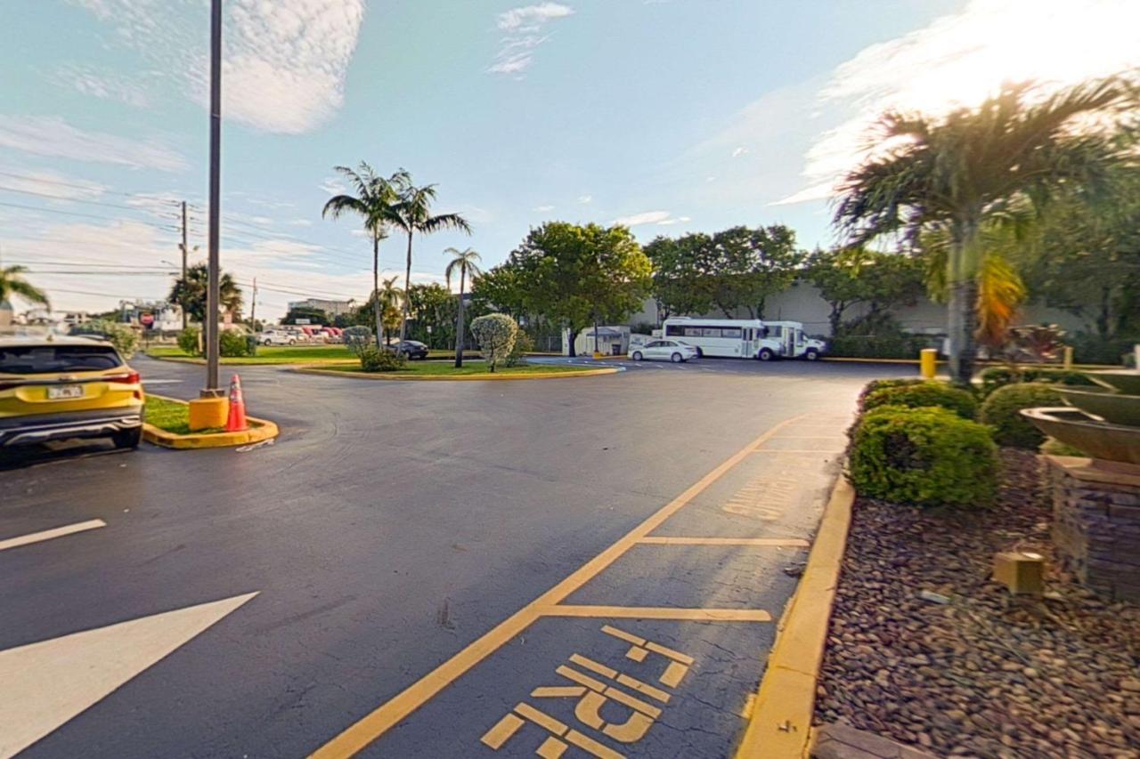 Rodeway Inn & Suites Fort Lauderdale Airport & Cruise Port Dania Beach Exterior photo