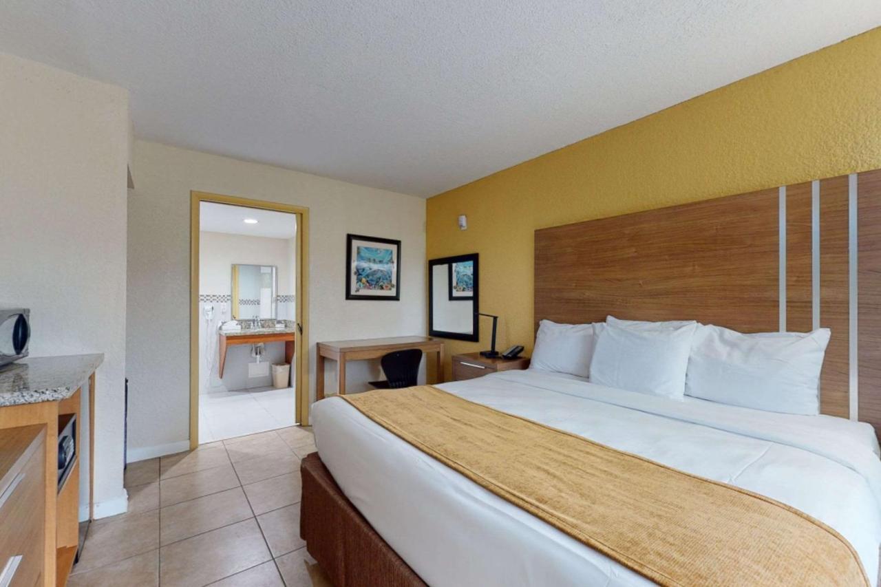 Rodeway Inn & Suites Fort Lauderdale Airport & Cruise Port Exterior photo