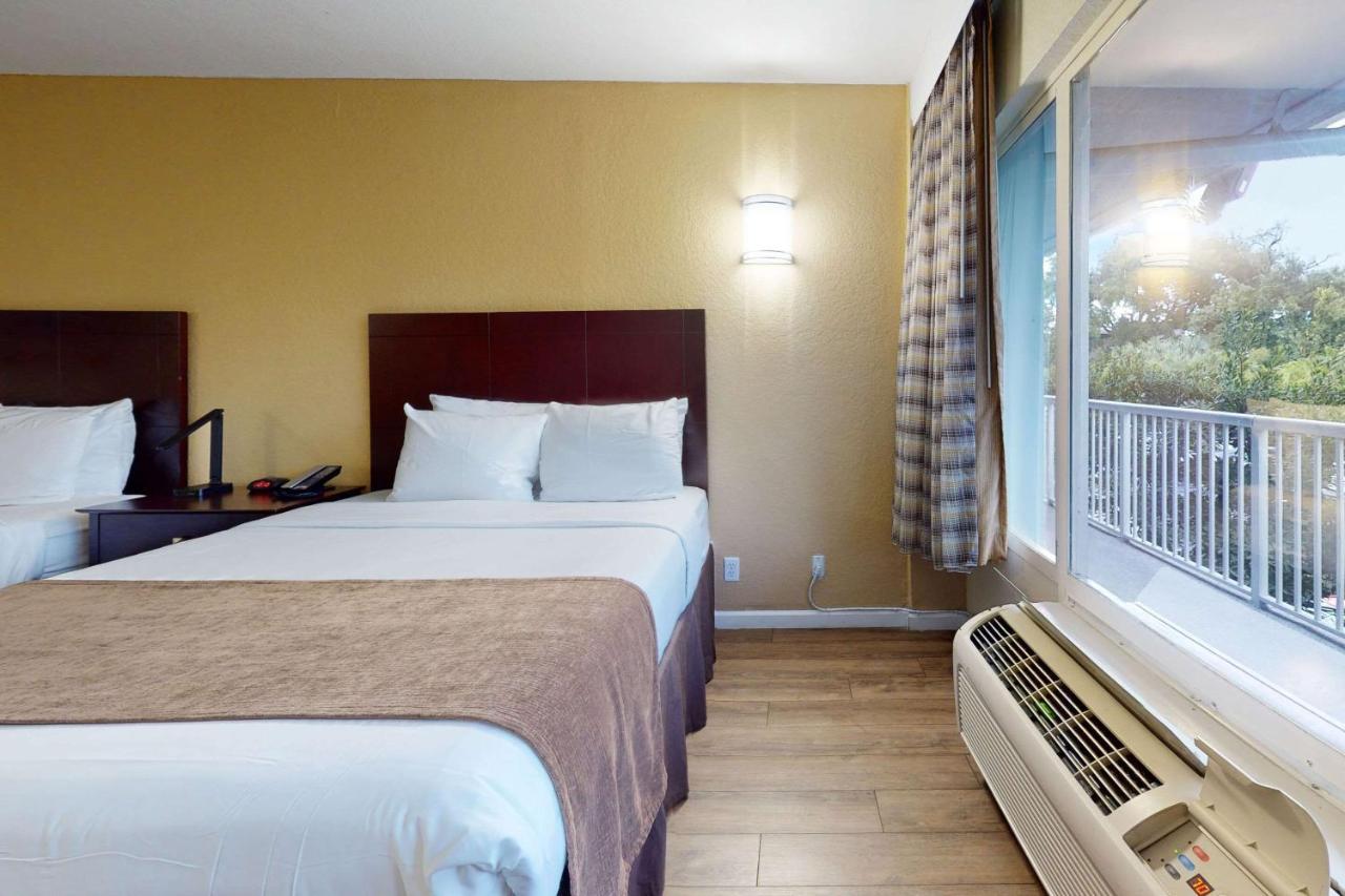 Rodeway Inn & Suites Fort Lauderdale Airport & Cruise Port Dania Beach Exterior photo