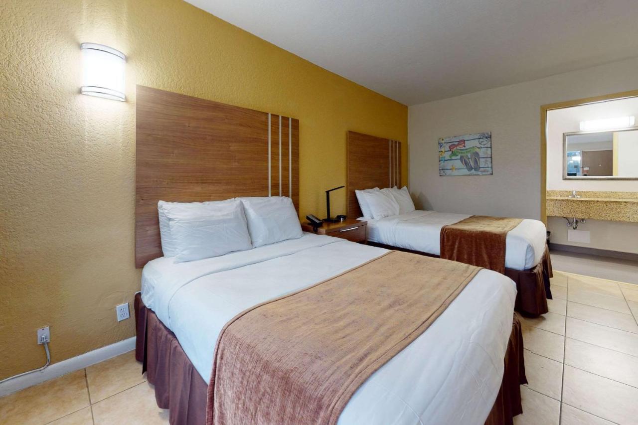 Rodeway Inn & Suites Fort Lauderdale Airport & Cruise Port Dania Beach Exterior photo