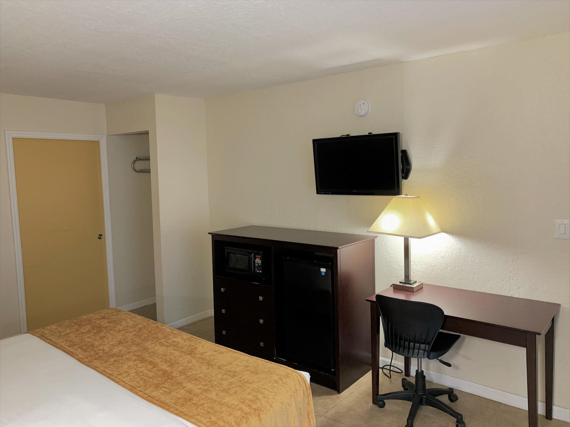 Rodeway Inn & Suites Fort Lauderdale Airport & Cruise Port Dania Beach Exterior photo